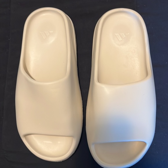 Yeezy slides size 9 “first edition” - Picture 6 of 6
